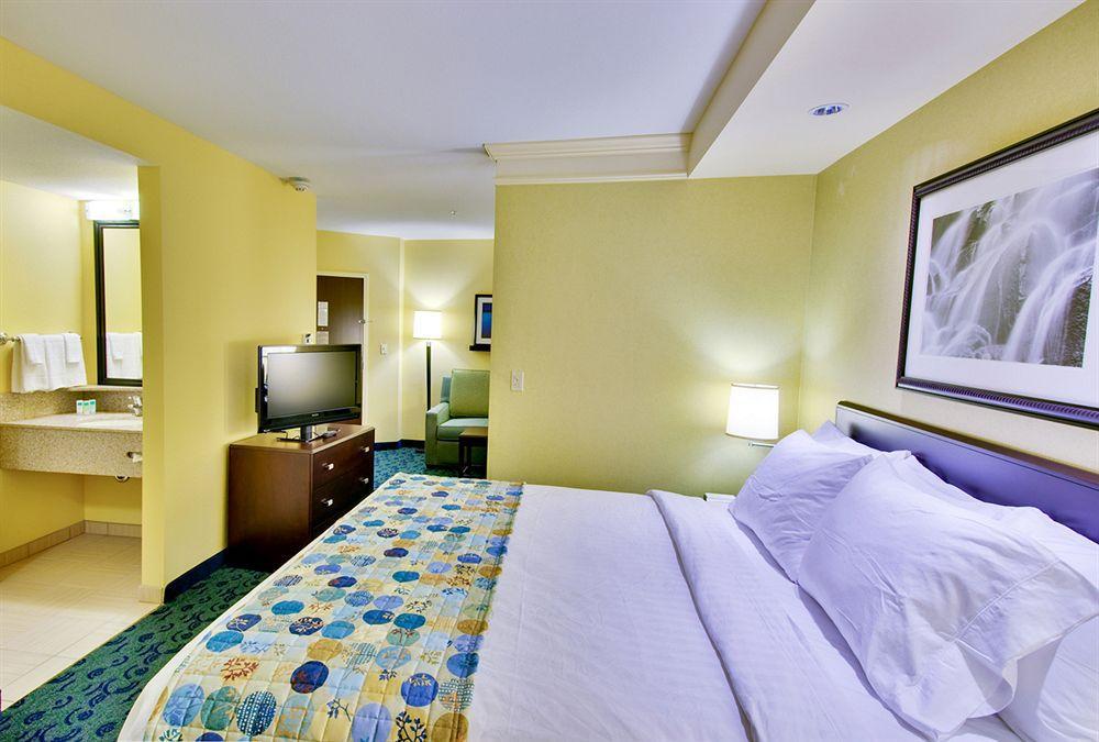 Springhill Suites By Marriott Corona Riverside Exterior photo
