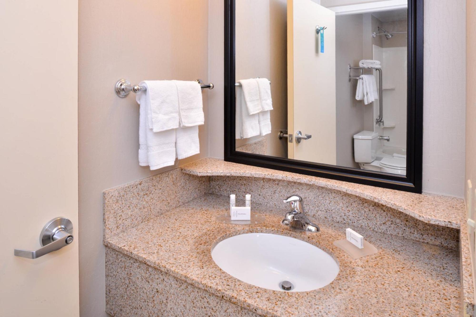 Springhill Suites By Marriott Corona Riverside Exterior photo